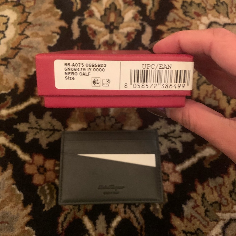 { Salvatore Ferragamo } Firenze Nero Calf Wallet - Picture 8 of 8